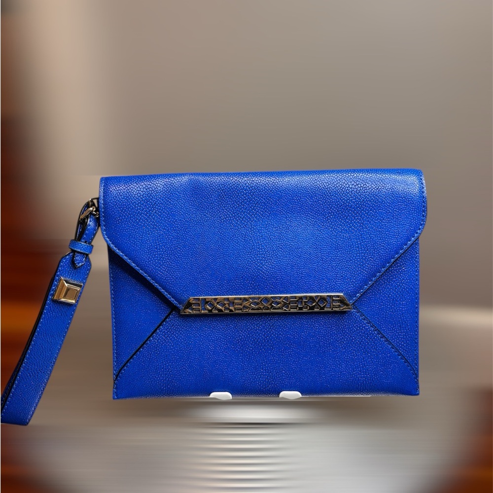 🦋Stella & Dot Blue Clutch with Geometric Flap and Wrist Strap NWOT